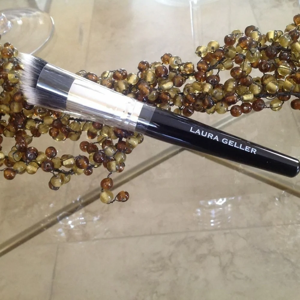 Laura Geller Angled Stippling Brush - BRAND NEW - FULL SIZE.